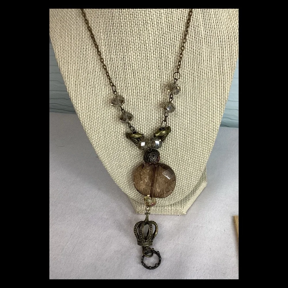 Elegant Brown Pendant Necklace